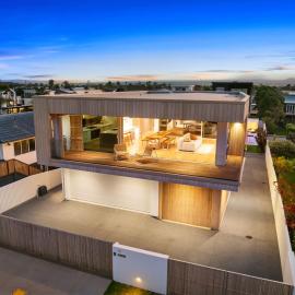 Karewa Luxury Escape Heated Pool Spa and beach, hotel in Tauranga