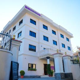 Hotel Harmika - Spiritual retreat with garden & Stupa view, hotel u Kathmanduu