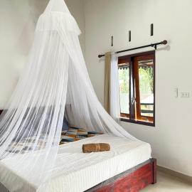 Thousands of Bottles - Hostel and Trekking Agency Sumatra Orangutan Nature, hotel di Bukit Lawang