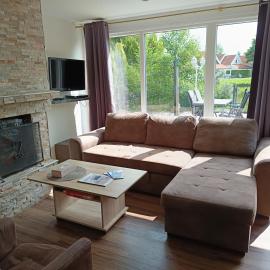 familienfreundliches, cosy Ferienhaus mit Seeblick und privatem Zugang – hotel w mieście Bruinisse