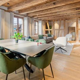 Visionary Hospitality Bassersdorf, Zürich - Premium Apartments in Swiss Style with Free Parking, Washer, Kitchen, Terrace, Vaulted Cellar Event Room, Bus Stop, 15' City & Airport, hotel en Bassersdorf
