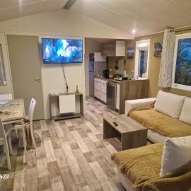 230 mobil-home 2 chambres 1 salle de douche, hotel in La Teste-de-Buch