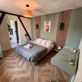 Centre Fontainebleau Château INSEAD - Jungle Deluxe, hotel in Fontainebleau