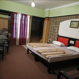 hn deluxe lodge, hotel em Harihar