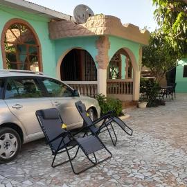 Afonta's Greenhouse Retreat is a fully furnished entire four-bedroom bungalow offering complete privacy and comfort-Guests enjoy exclusive use of the whole property with no sharing with other guests-Ideal for families, groups, professionals, andlong stays, hotel in Daranka