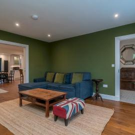 Spacious 5-Bed Home with Garden Parking - Pass the Keys