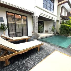 de CINTA Villa - KUTA - 6 bedrooms - Heart of Kuta, Hotel in Kuta
