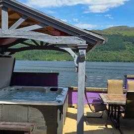 Jenny's Bay with Hot Tub, hotel i Lochgoilhead