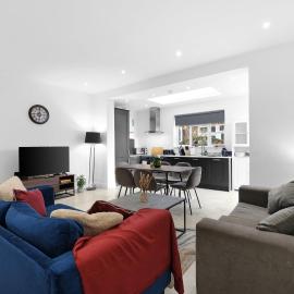 Modern 4 Bedroom Apartment in London with Parking and Garden, hotel Whetstone-ban