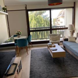 Appartement 4 personnes piscine balcon parc, hotel in Trouville-sur-Mer