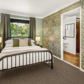 Mudgeeraba Sanctuary - Bushland Studios with Pool & Spa, hotel u gradu Mudgeeraba