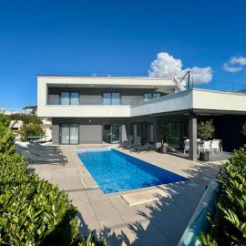 Villa TEREZA Luxury Sea View Villa for Families & Romantic Getaways, hotel in Sveti Vid-Miholjice