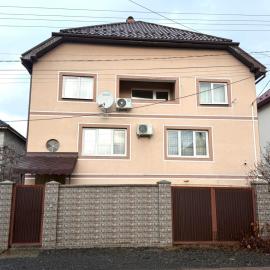 Будинок в Мукачево, hotel in Mukacheve