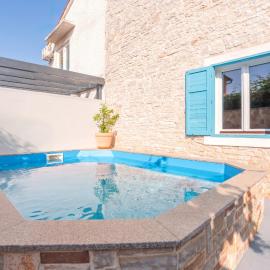 Villa Weiße Feder near Fazana for 5 persons with small heated pool & sea view - only 1,2 km from beach