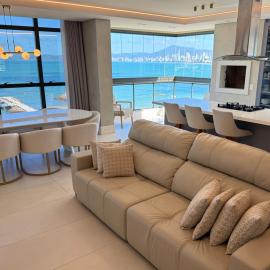 Apartamento Frente Mar com vista praia em Itapema