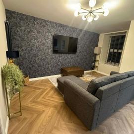 Stylish 1BR Apartment - Sleeps 4 - Parking & Pets - Coast Serviced Apartments - Enquire for Trade & Long Stays