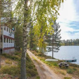 Lakeside Home near Kungsberget with a lake view and own jetty, 4 bedrooms