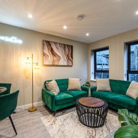 Bright & Modern 2BR Flat, Central Chatham, Sleeps 4, hotel u gradu 'Chatham'