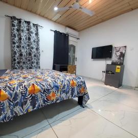 Nonkar Lodge & Food, hotell i Accra