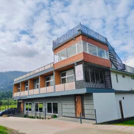 Sunrise Vista Resort & Hotel, hotel di Bāgeshwar