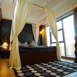 Lux 1bhk with balcony, hotel en Noida