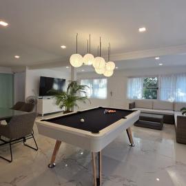 Sunset Beach Villa 30m to Beach 4BR