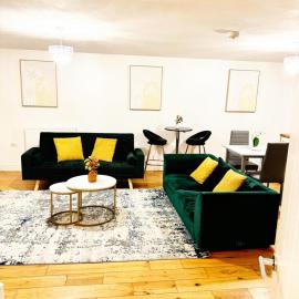 Stylish MK Flat, hotel in Milton Keynes