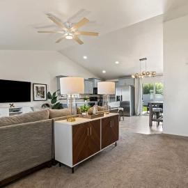 Modern Comfort Caldwell 3b2b Home Sleeps 8!, hotell i Caldwell