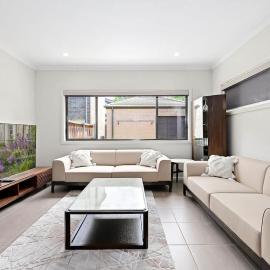 Cozy 4BR Family Haven Walk to Penrith CBD&Train, hotell i Penrith