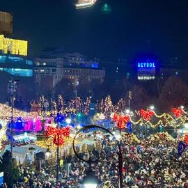 Window to the Christmas market