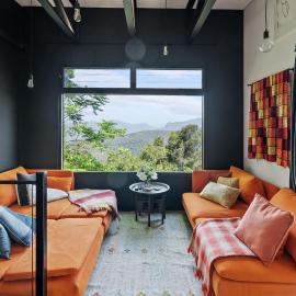 Cabane Treehouse Retreat with Mountain Views, hotel in Beechmont
