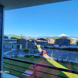 Departamento Familiar con Piscina, Vista al Volcán y Lago en Villarrica، فندق في فيلاريكا