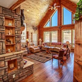 Bear Paw Log Cabin4Bed4 BathHOT TUBFire Pit, hotel in Pagosa Springs