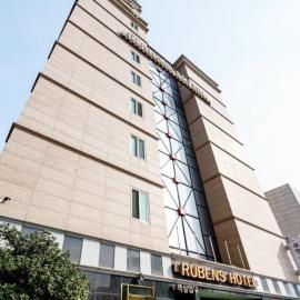 From H Rubens Hotel Mokpo Pyeonghwa Square, hotel i Mokpo