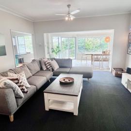 Banyan, 14 Montevideo Parade - Spacious pet friendly property with air con and WiFi, hotel in Nelson Bay