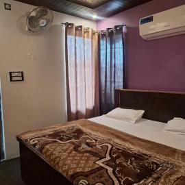 Gorakhnath Guest House، فندق في جوراكبور
