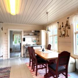 Charming Guesthouse farm, hotel in Hølera