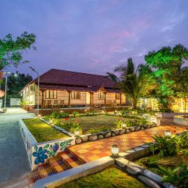 Alaya Stays APR Pet-Friendly One-Room Suites with Swimming Pool, hotel in Bengaluru, Karnataka
