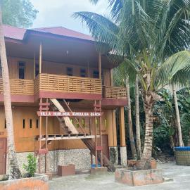 Villa Nurlinda Wambuliga Beach, hotel en Waha