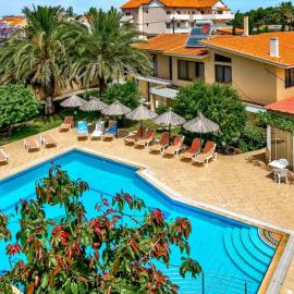 Paras Sun Hotel & Apartments, отель в Ялиссосе