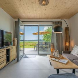 Ferienhaus am See LEE - Vogteihof am Bodden、ベルゲン・アウフ・リューゲンのホテル