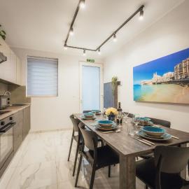 NEW - Only Suites Modern 2-Bedroom Maiosnette with Private heated Jacuzzi by SF Homes