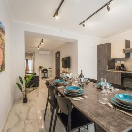 NEW - Only Suites Unit 2, Modern 2-Bedroom apartment with common heated Jacuzzi by SF Homes