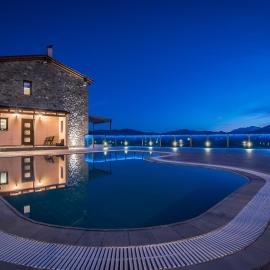 The View Village - Villas Suites & Spa, hotel v destinácii Karpenisi