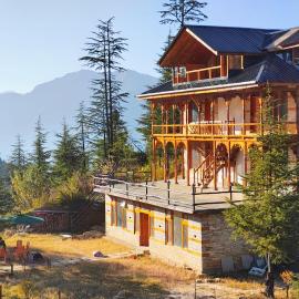Himalayan Baseraa, hotel a Sainj