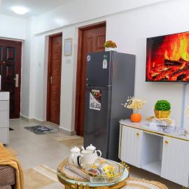 Uny Luxe Hotel، فندق في Ruaka