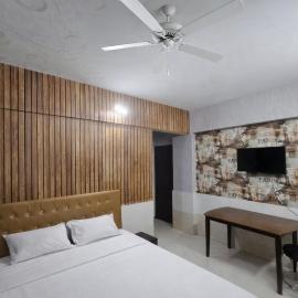 Luxurious Private Room in thane only for Male, hotel sa Thane