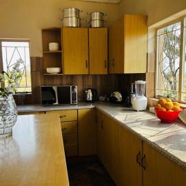 Bird & Bed Farmhouse, hotel a Brits