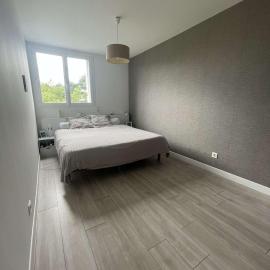 Chambre meublée avec dressing dans un grand appartement tout équipé au pied du tram cher habitant