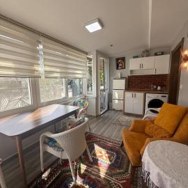Renovated 2BR Garden Flat 300 m to Sarımsaklı Beach、Sefaçamlıkのホテル